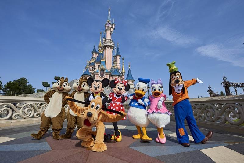 Disneyland Paris Pushes Their Planned Reopening Date to April 2nd, 2021
