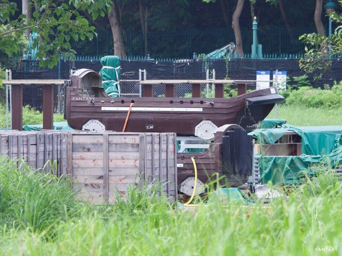 (Photos): Hong Kong Disneyland’s Frozen Ever After Ride Vehicles Spotted Backstage